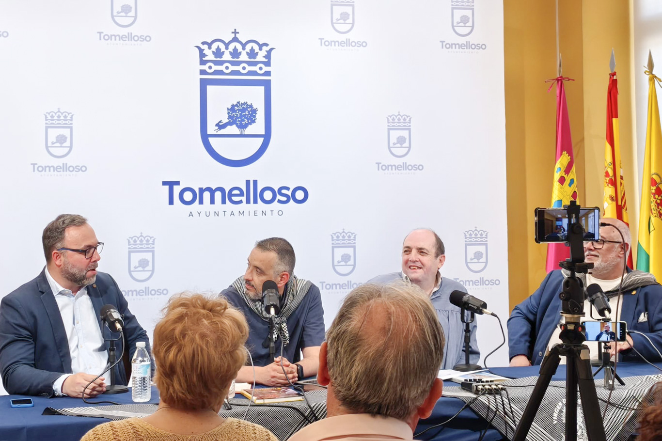 Intervención del alcalde en el podcast "Un café con historia" grabado en la sala Francisco Carretero del Ayuntamiento