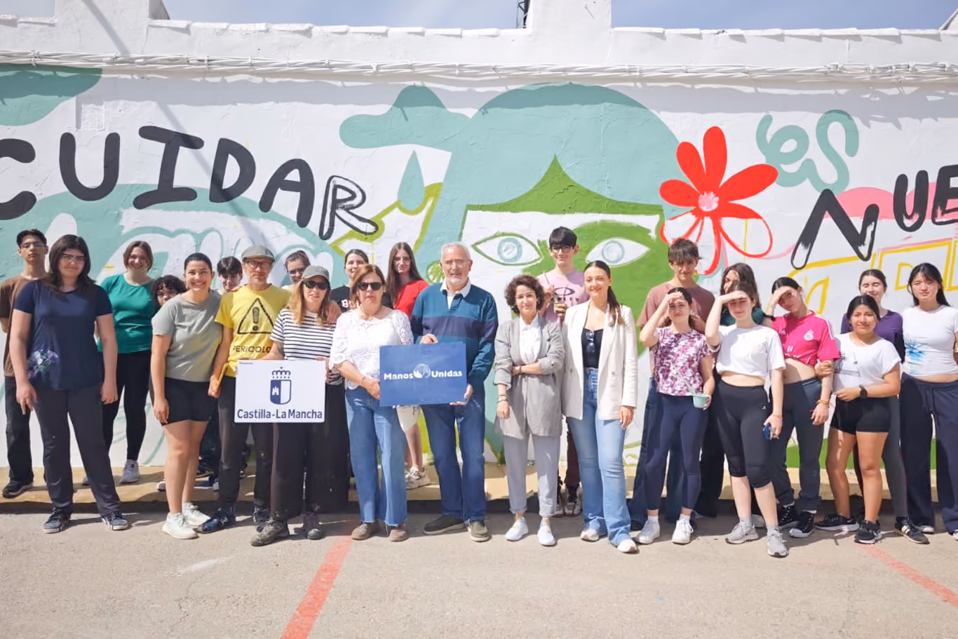 Foto familia mural "Cuidar el agua es nuestro arte"