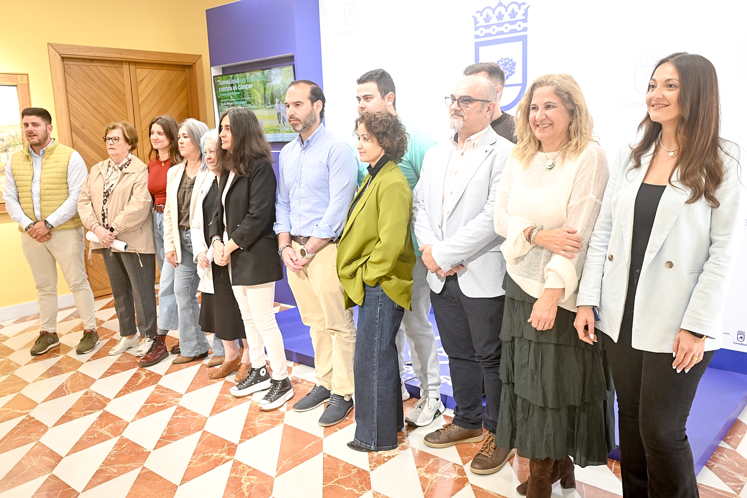 Foto familia presentación Tomelloso marcha contra el cáncer 