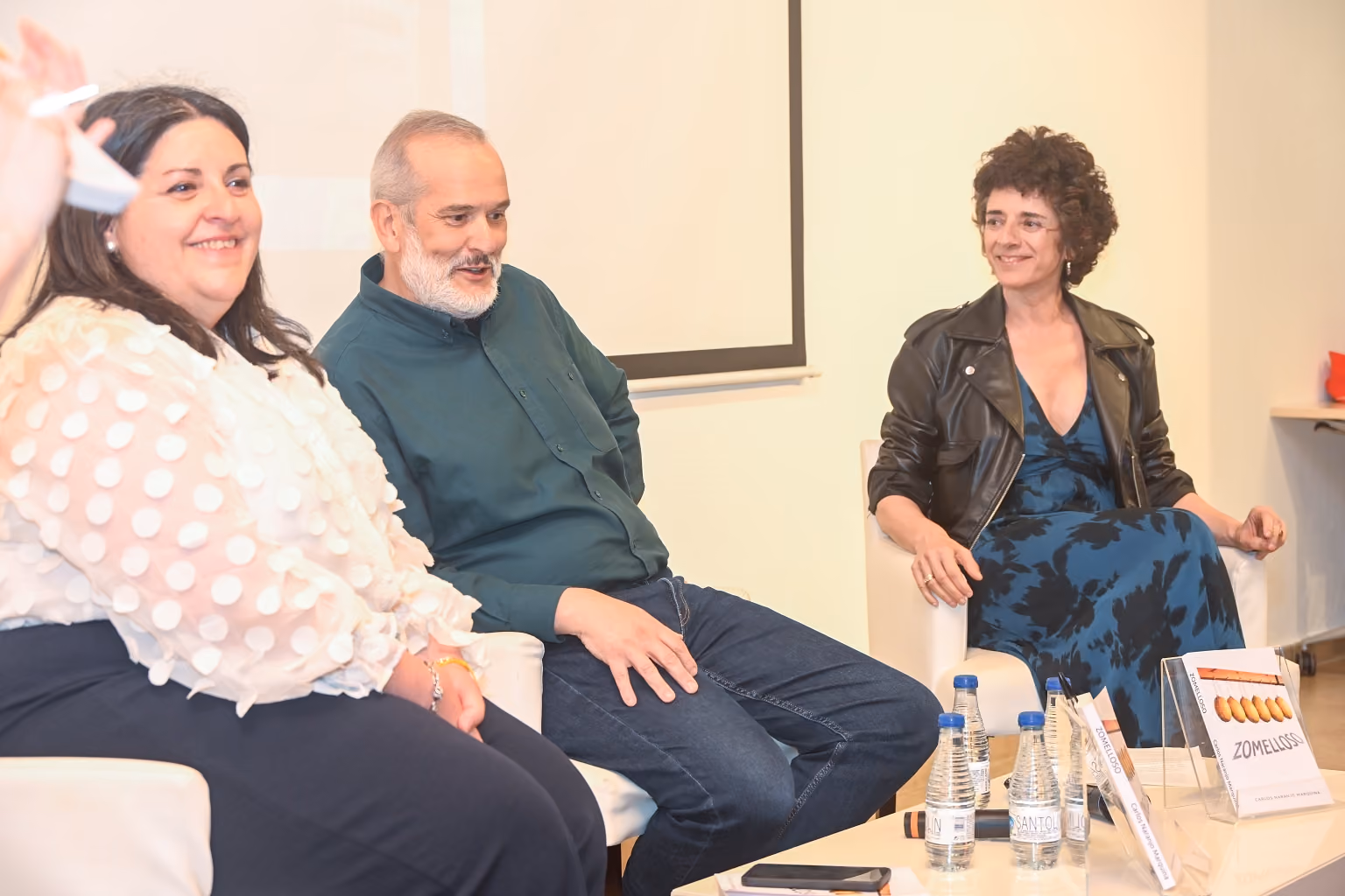 Inés Losa, Carlos Naranjo y Dulce Serrano durante la presentación del libro