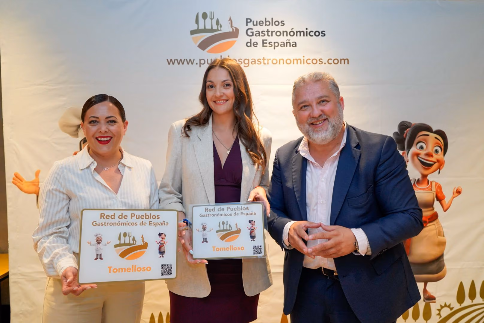 Rocío Valentín recibió la placa acreditativa de adhesión a la Red Nacional de Pueblos Gastronómicos