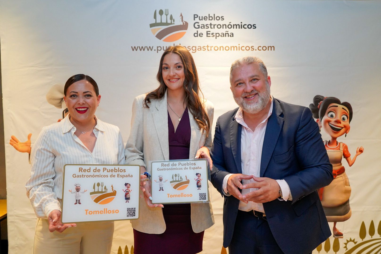 Rocío Valentín recibió la placa acreditativa de adhesión a la Red Nacional de Pueblos Gastronómicos