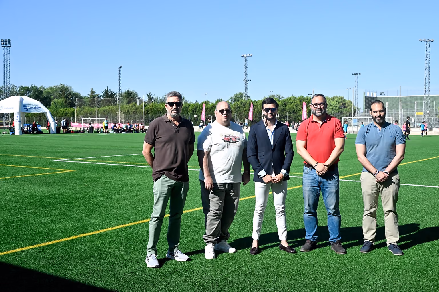 Autoridades y representantes federativos en al Campo A de la Ciudad Deportiva