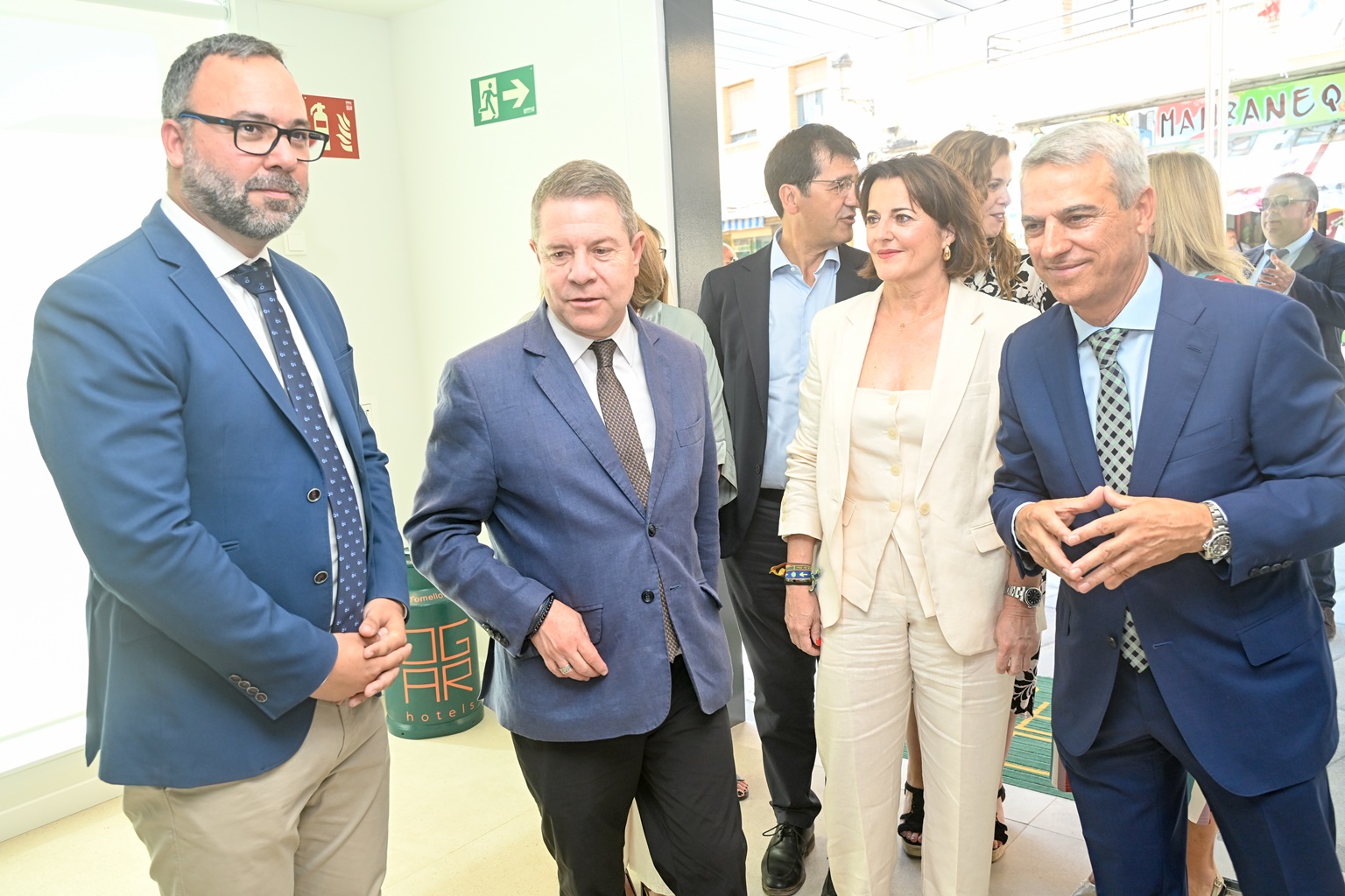 Javier Navarro, Emiliano García Page y Carmen y Rafael Rodríguez, durante la inauguración del nuevo hotel