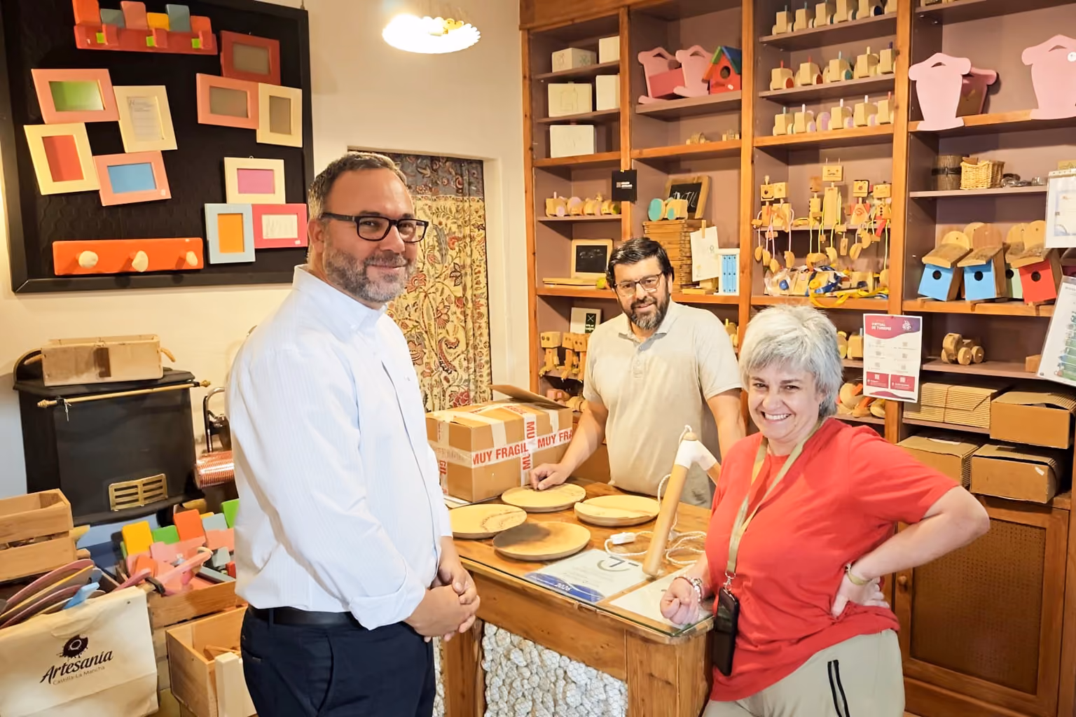 Javier Navarro, con Juan Carlos y Rocío, en Artesa
