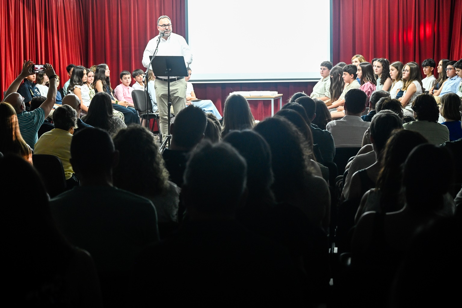 Javier Navarro durante su participación en el acto de graduación del Conservatorio