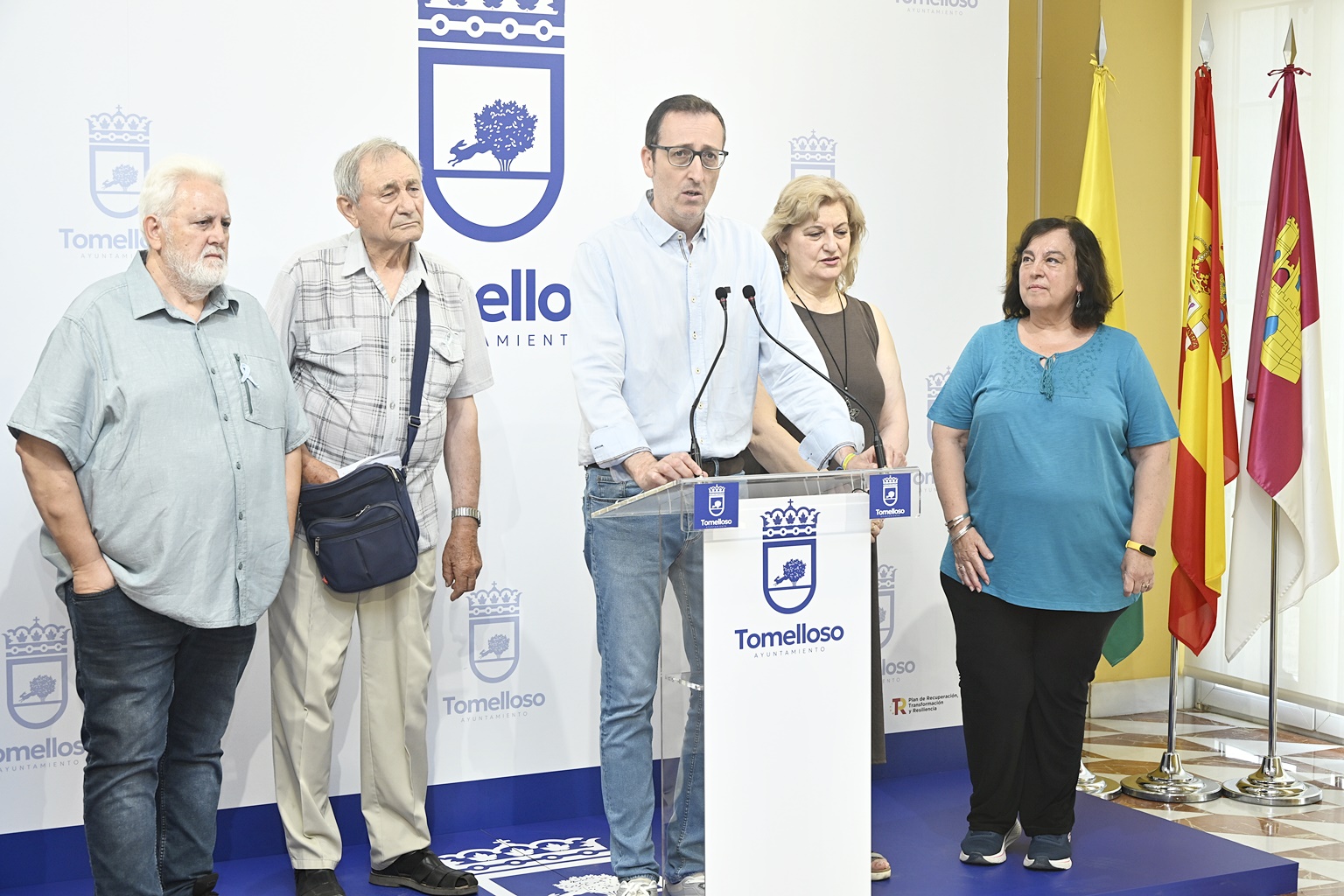 El concejal de Sanidad, Antonio Calvo, en el centro, durante la presentación del festival.