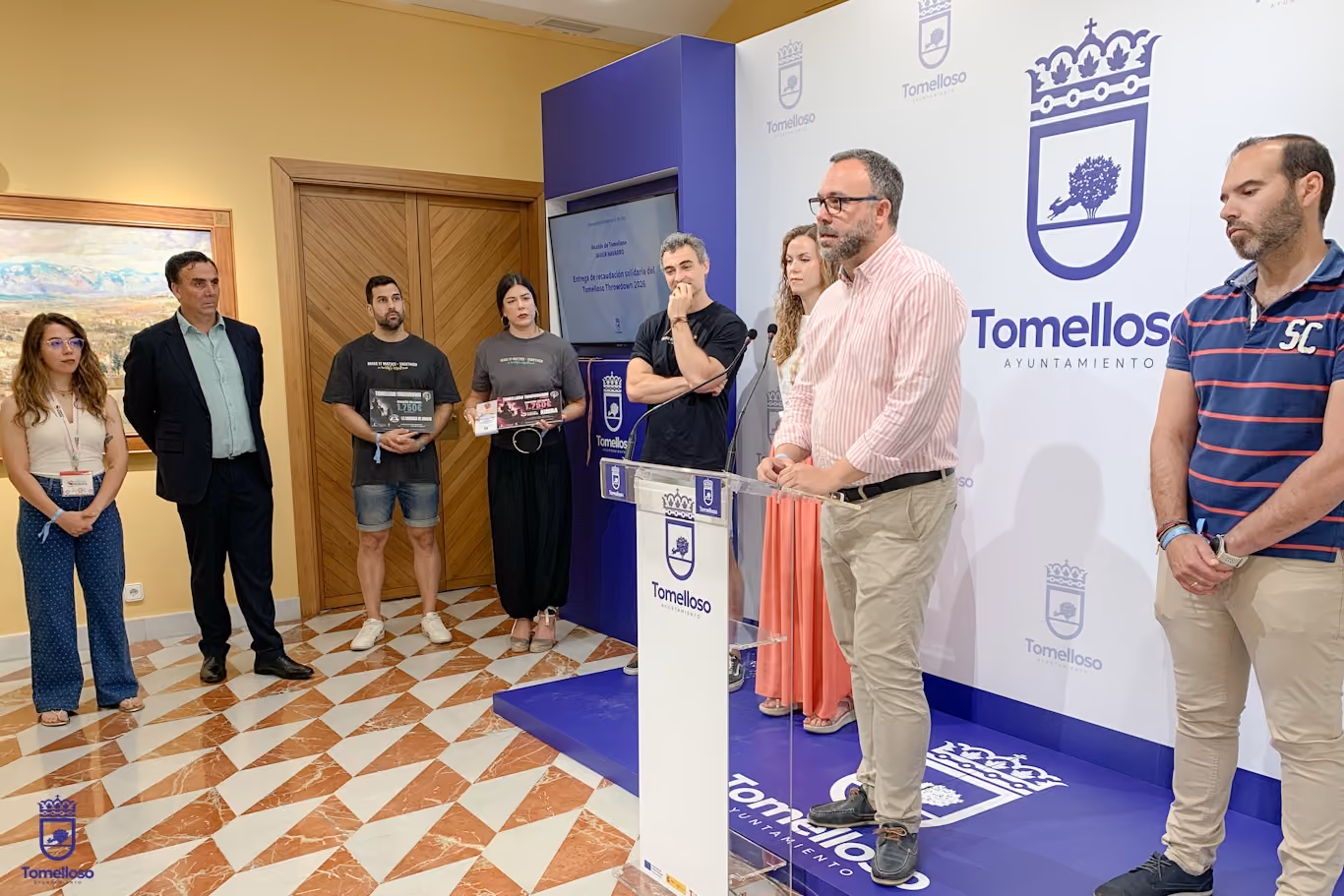 Entrega de la recaudación solidaria del Throwdown 2026