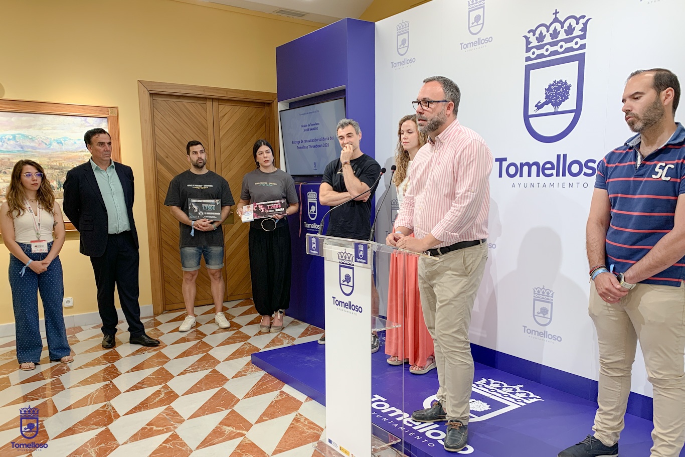 Entrega de la recaudación solidaria del Throwdown 2026