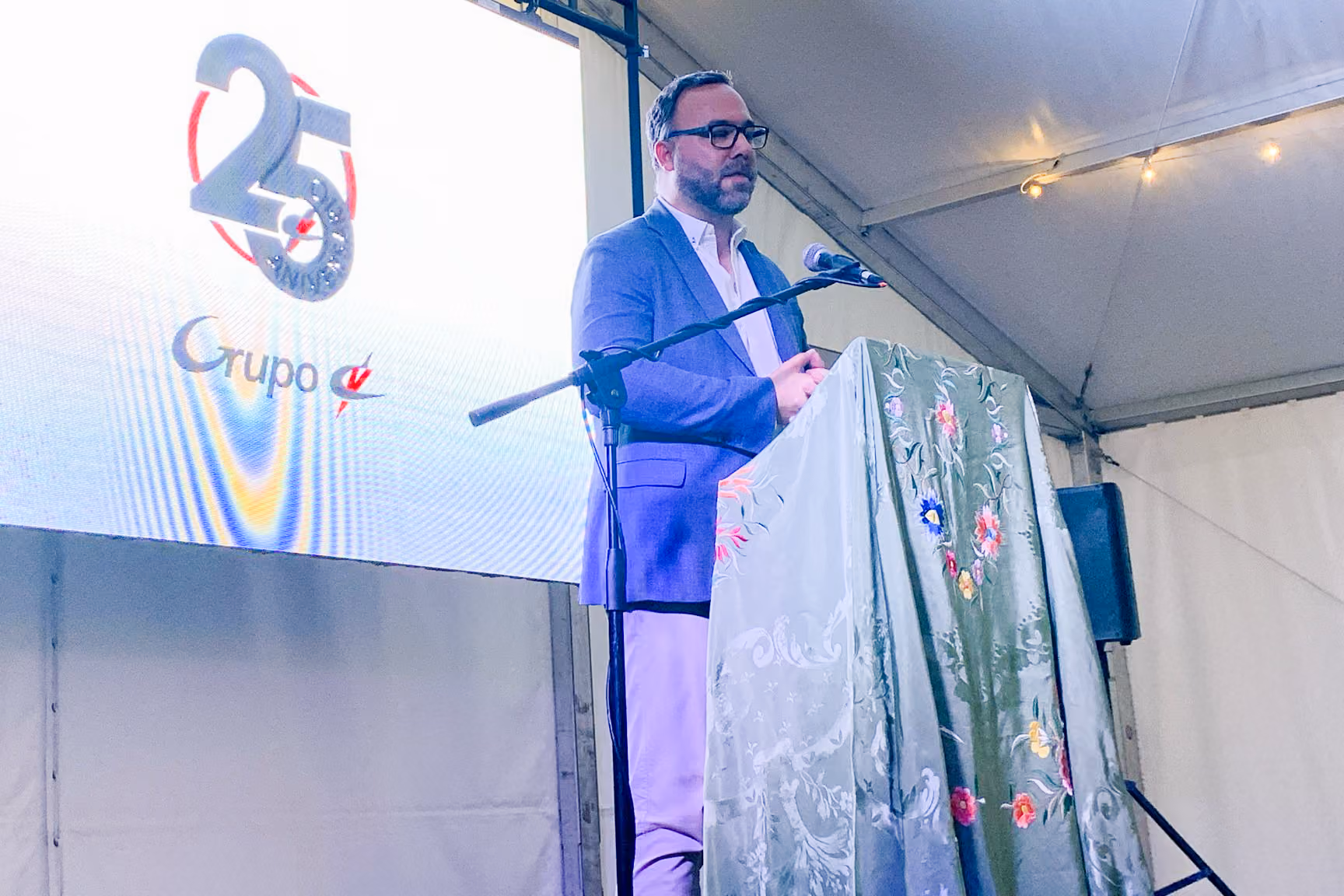 Javier Navarro durante su intervención en el acto aniversario del Grupo CV