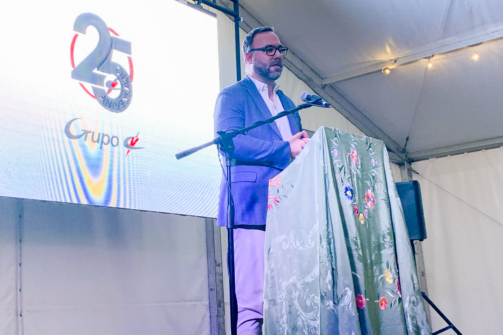 Javier Navarro durante su intervención en el acto aniversario del Grupo CV