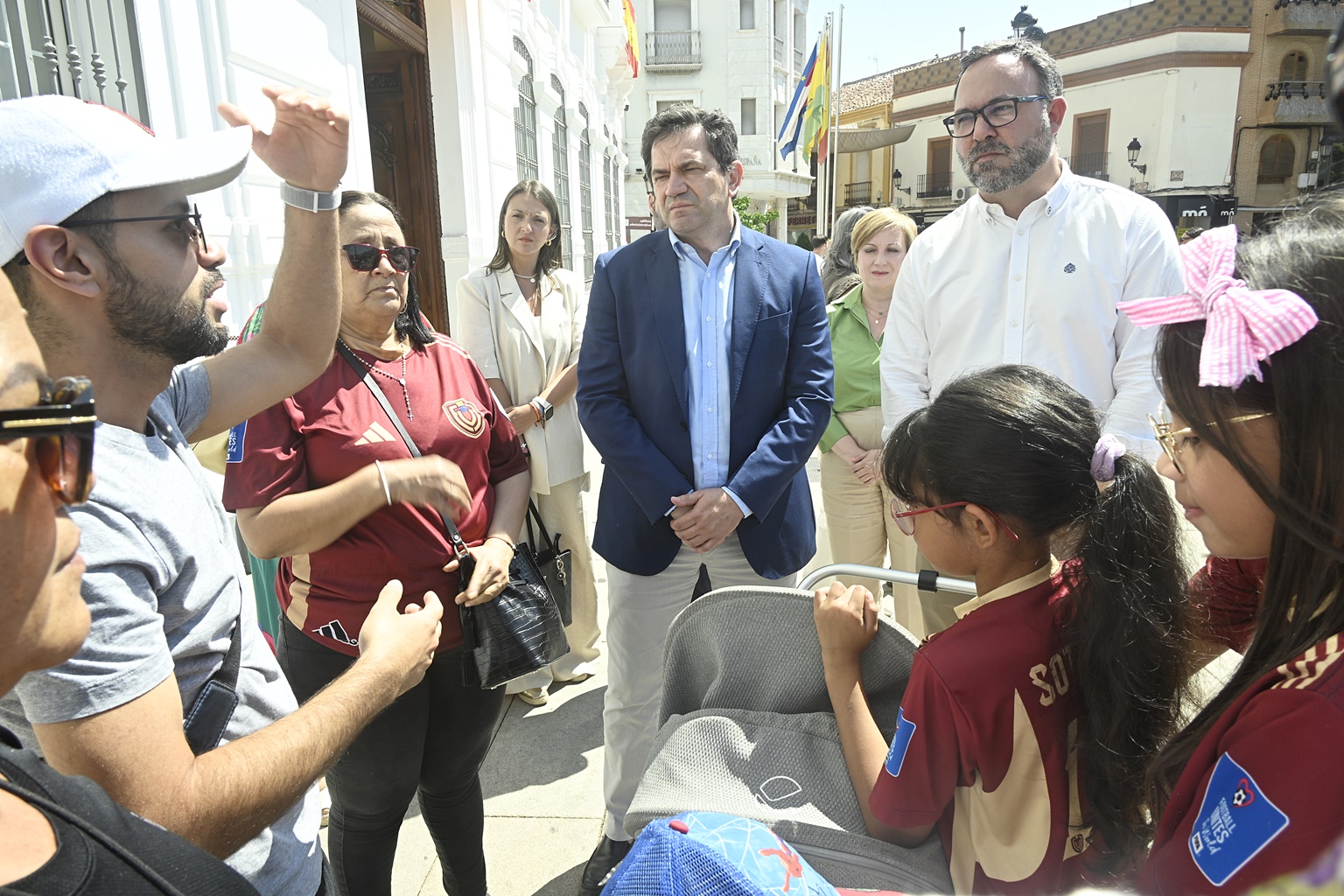 Valverde y Navarro han intercambiado impresiones con los venezolanos que han asistido a la convocatoria