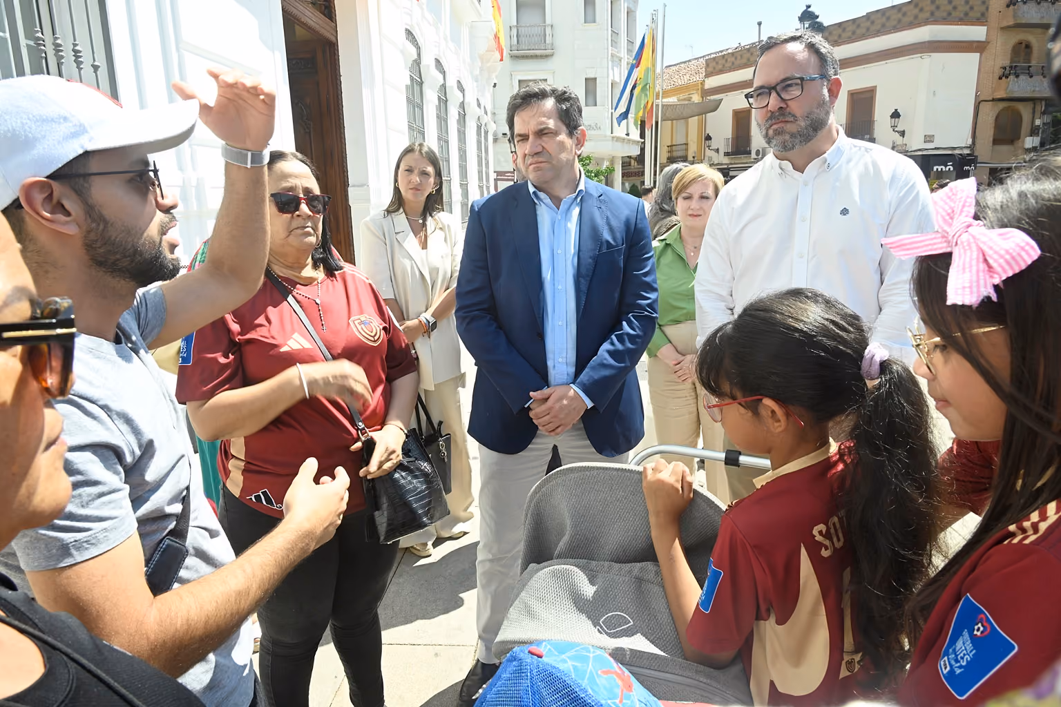 Valverde y Navarro han intercambiado impresiones con los venezolanos que han asistido a la convocatoria