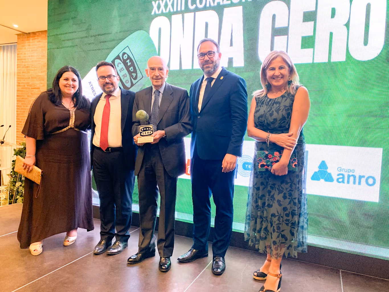 Entrega premio Esencia de premios Corazón de La Mancha Onda Cero a Rafael Torres