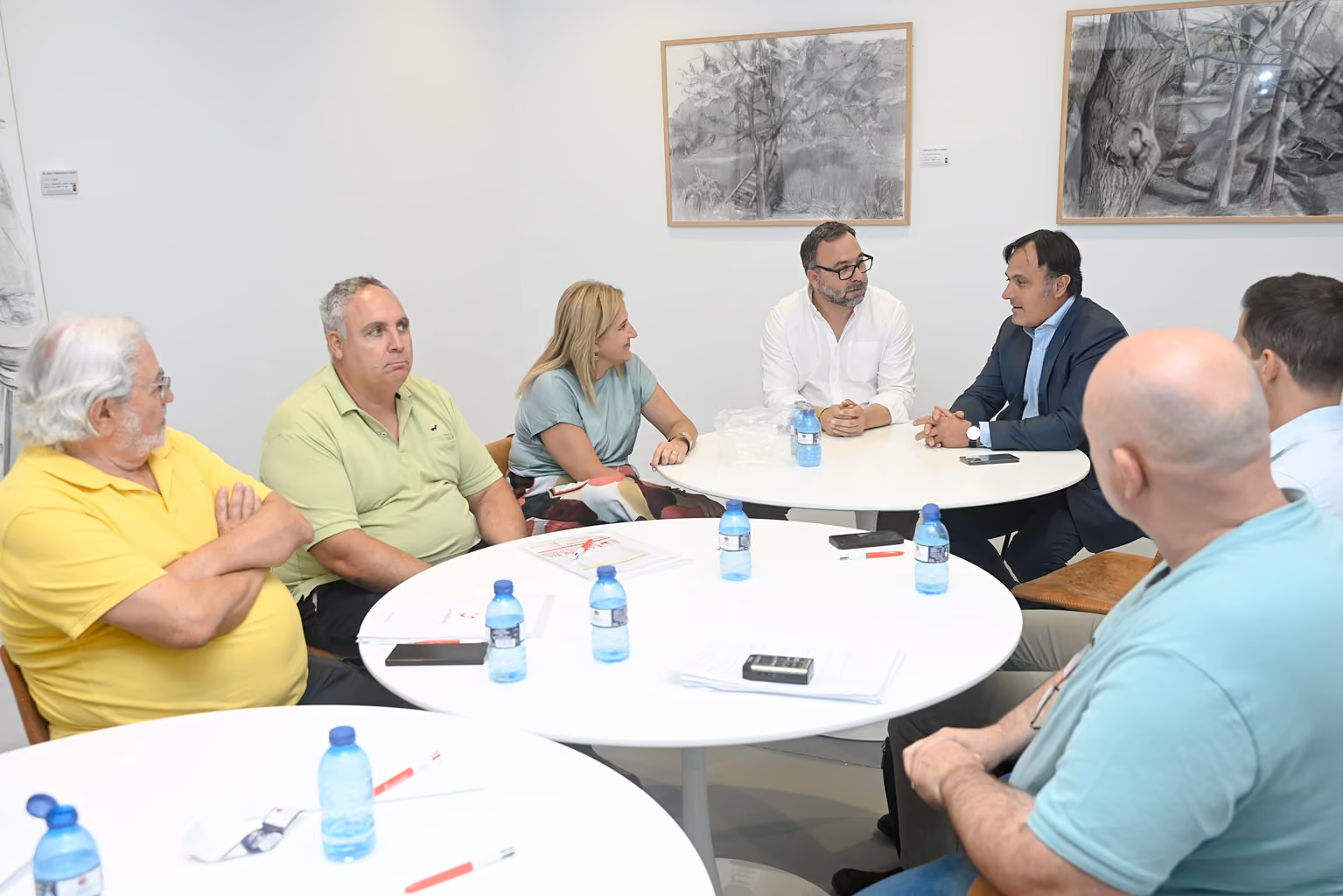 La reunión se celebró en uno de los salones del Mercado de Abastos