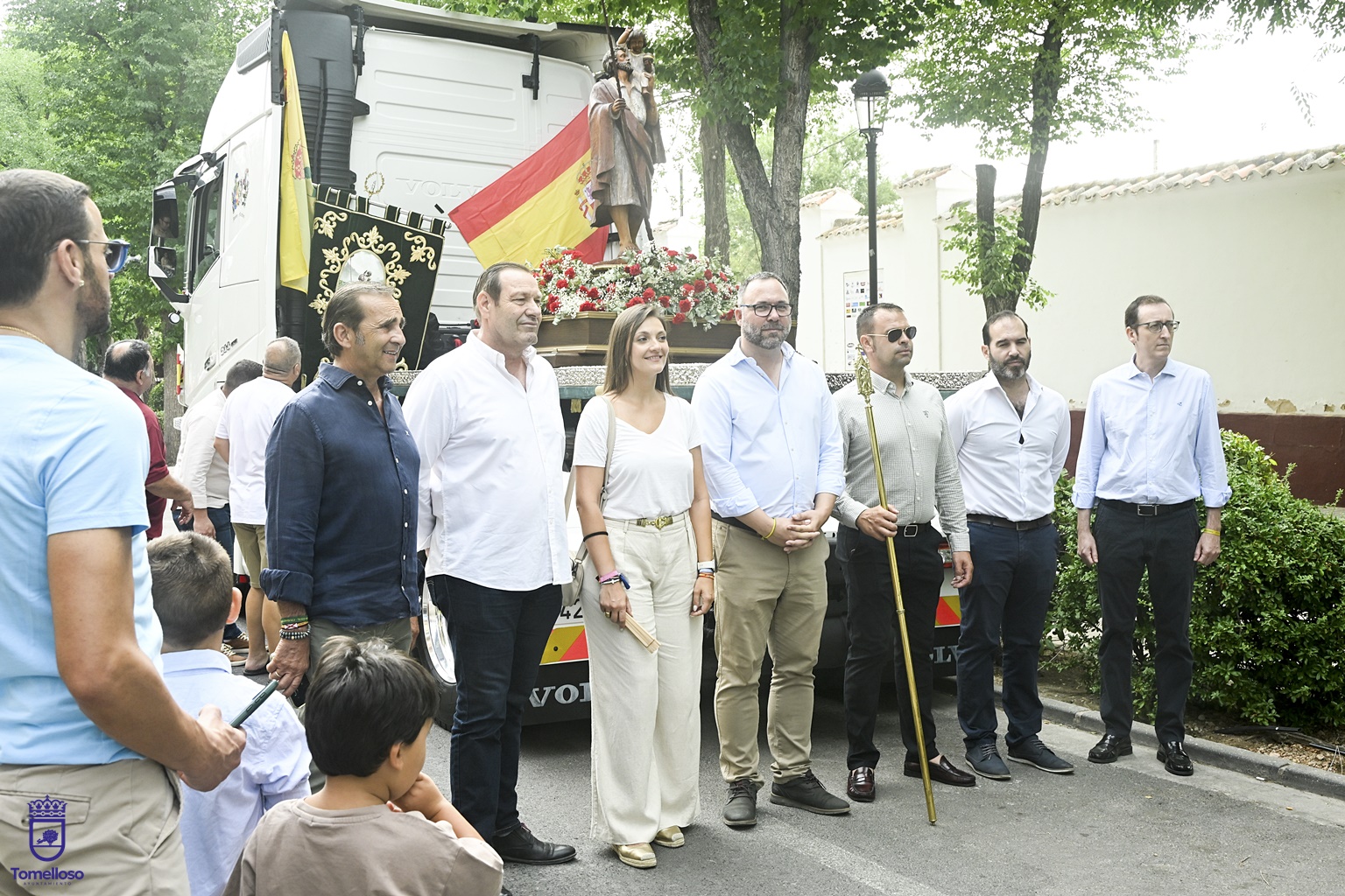 Autoridades y Hermandad San Cristóbal ante la imagen del Santo