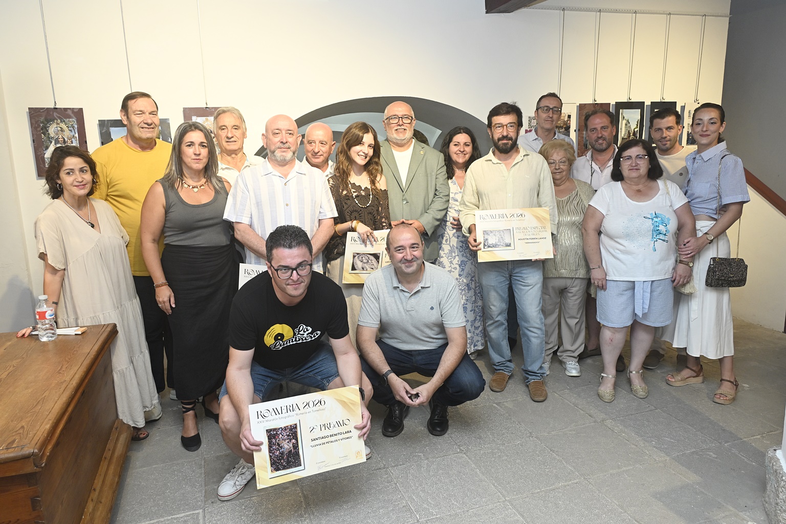Participantes en la inauguración con los ganadres del Maratón fotográfico 