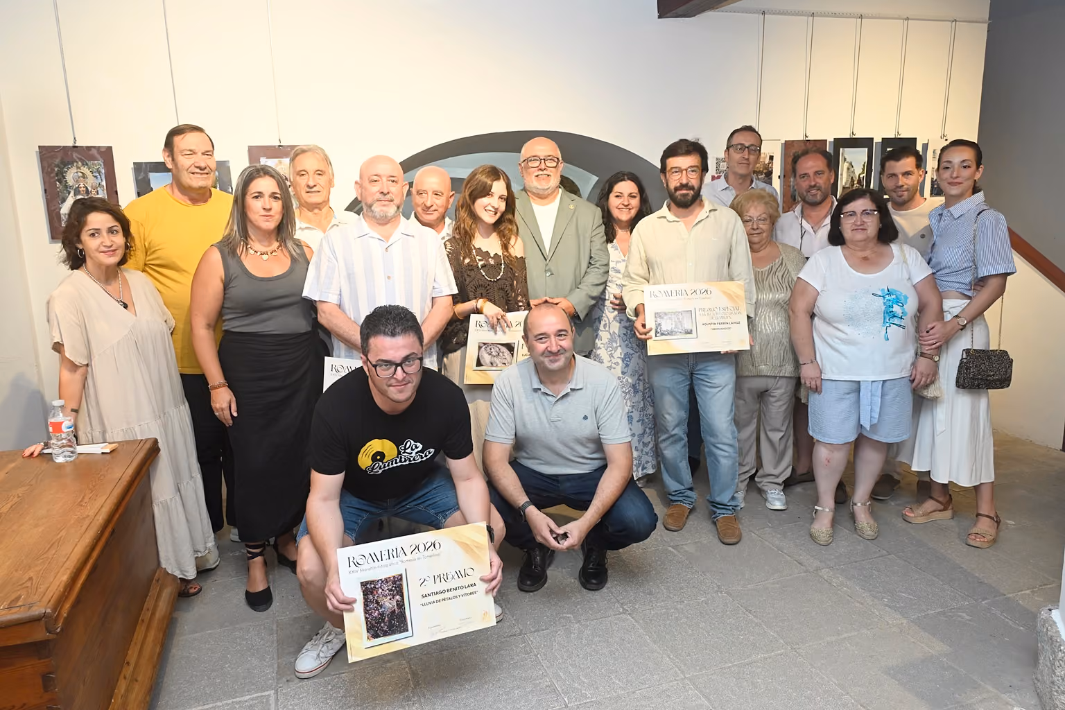 Participantes en la inauguración con los ganadres del Maratón fotográfico 