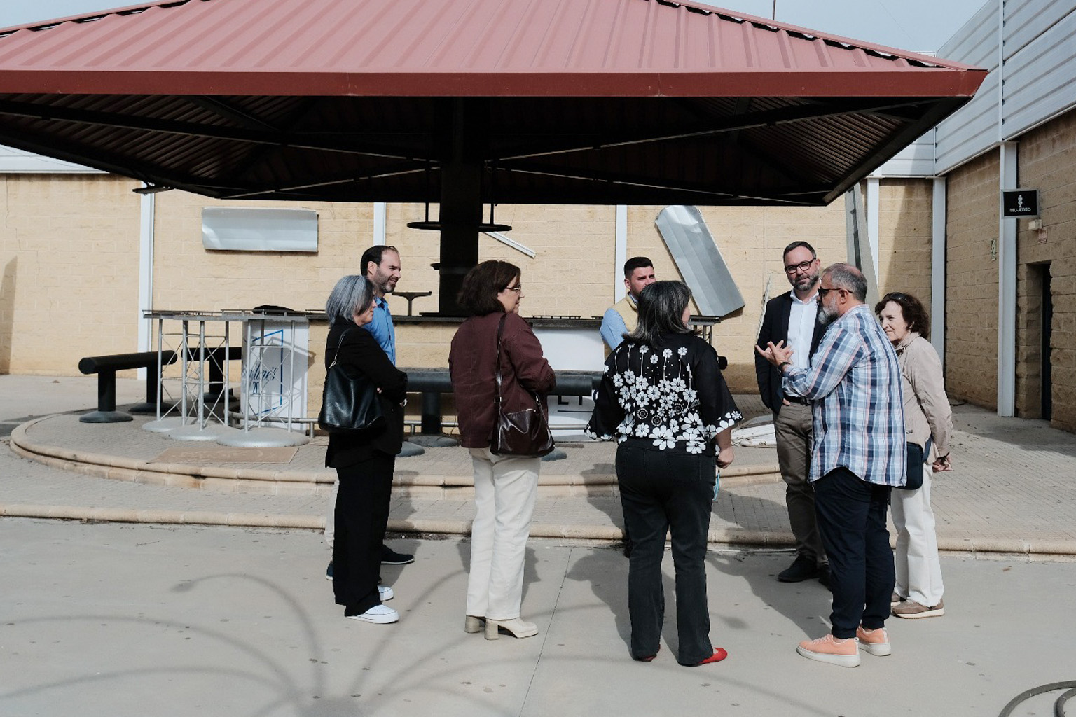 Imagen de la visita del alcalde al inmueble destinado a la ampliación del IES García Pavón