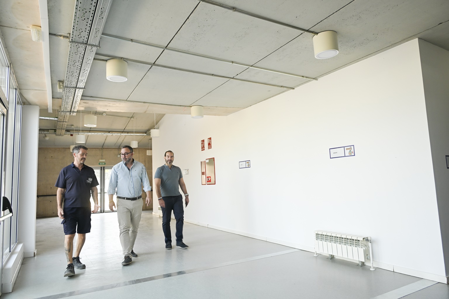 Javier Navarro y Benamín de Sebastián en el colegio Ponce de León