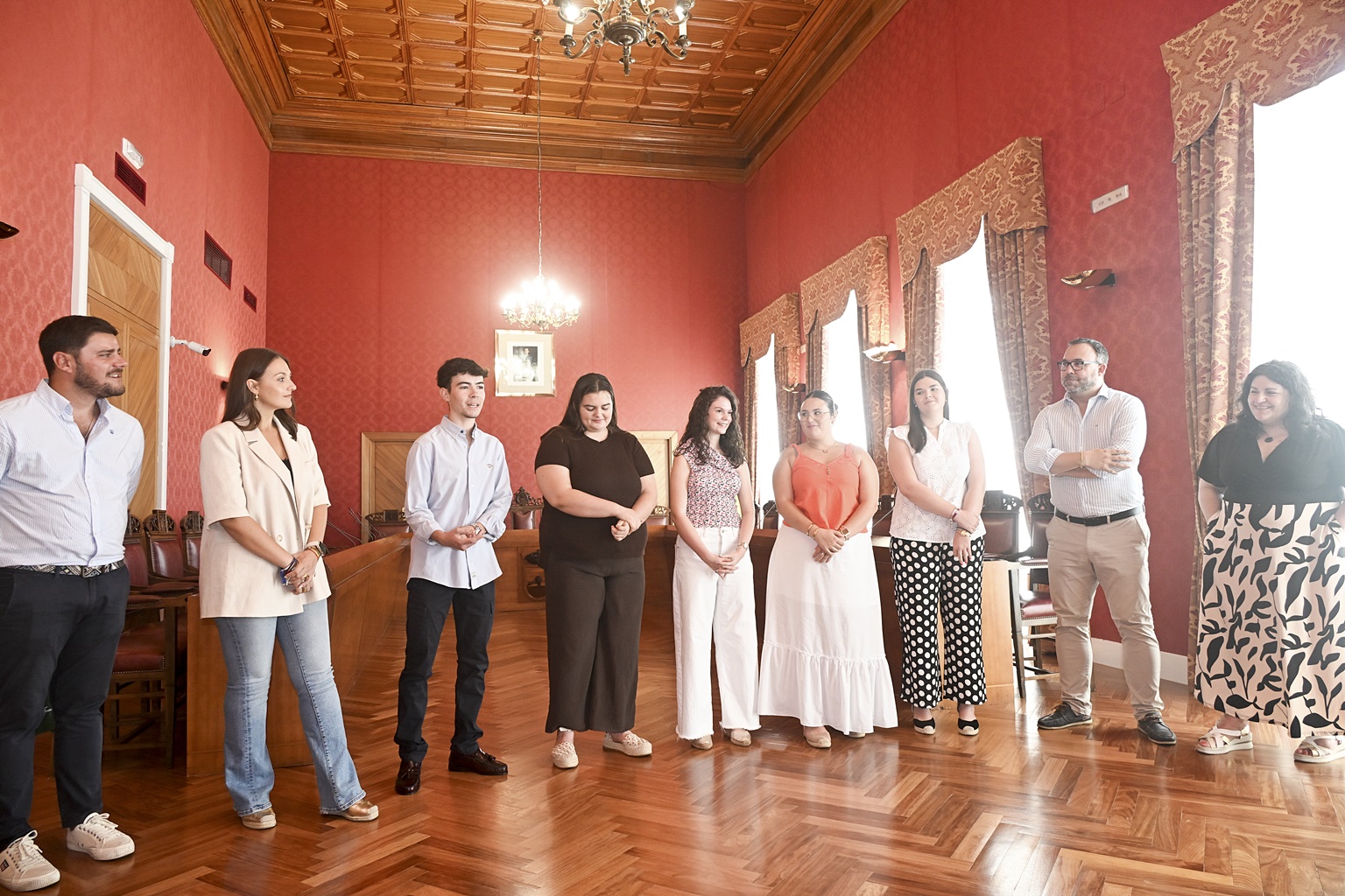 Recepción a Madrinas y Padrino 2026 en el salón de plenos del Ayuntamiento