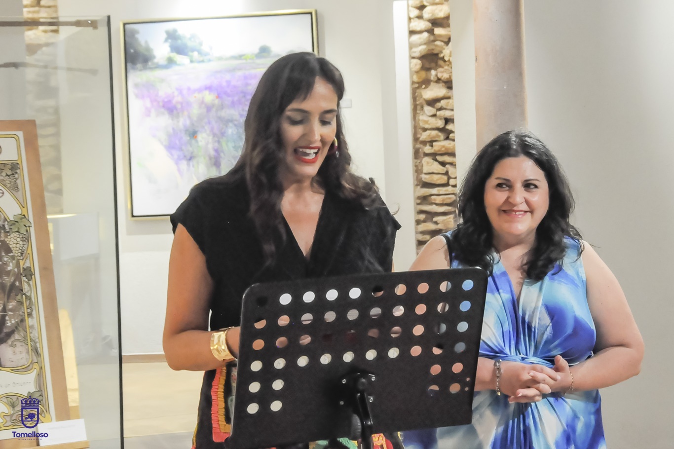 Davinia García Caballero e Inés Losa en inauguración de la exposición A Palo Seco
