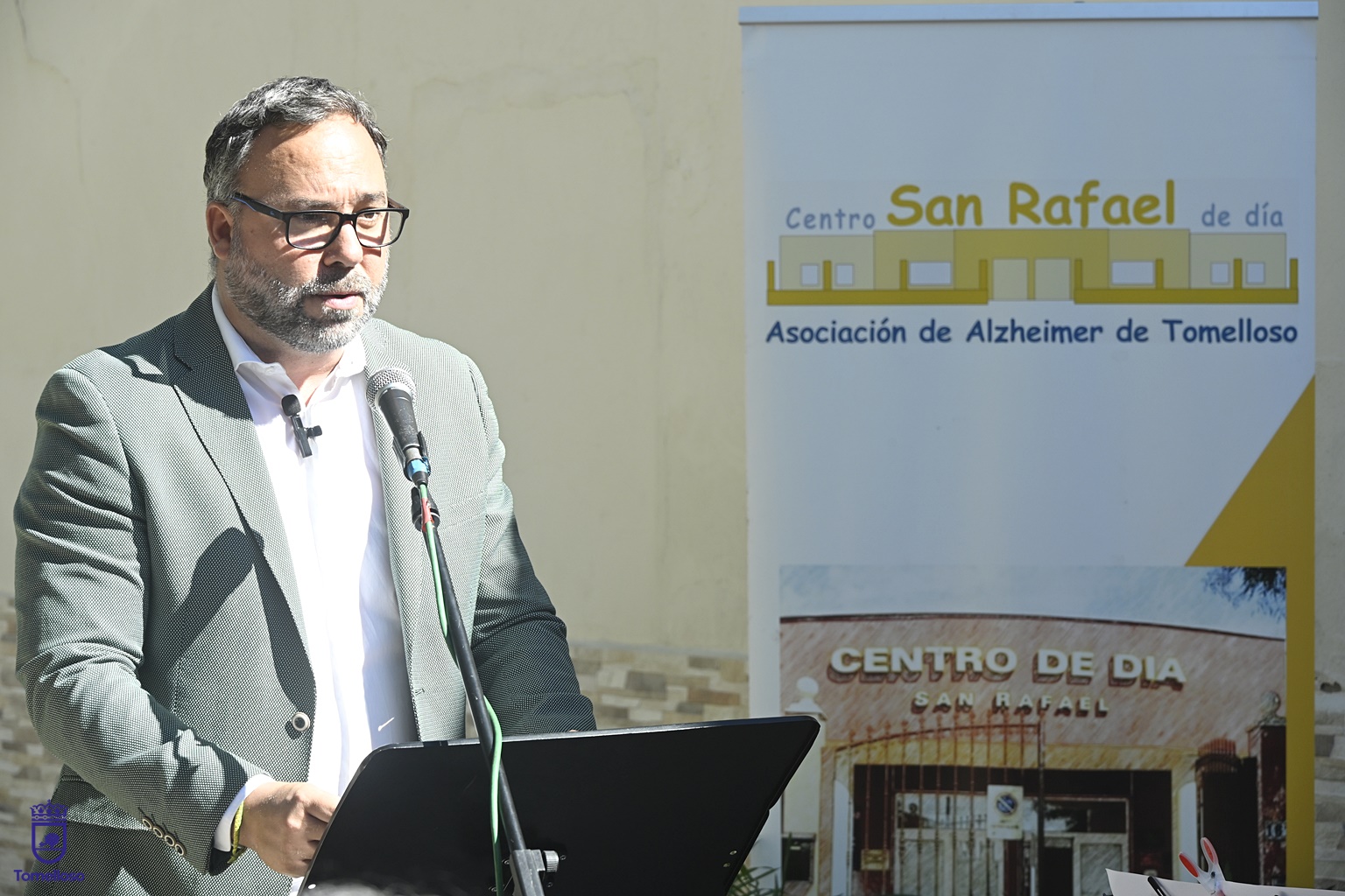 Javier Navarro durante su intervención en el Centro de Día "San Rafael"