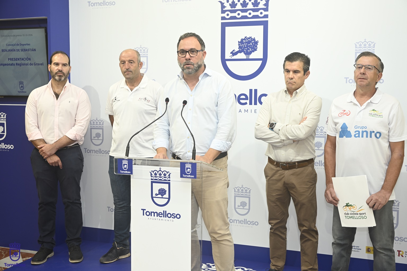 Javier Navarro, durante la presentación de la prueba ciclista