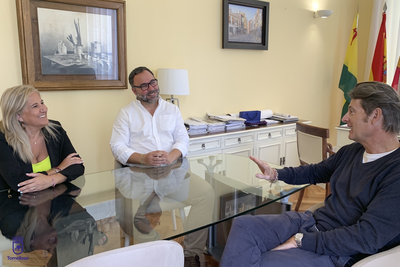 Javier Navarro y Eloísa Perales en la reunión con el presidente de la AECT, Enrique Sánchez