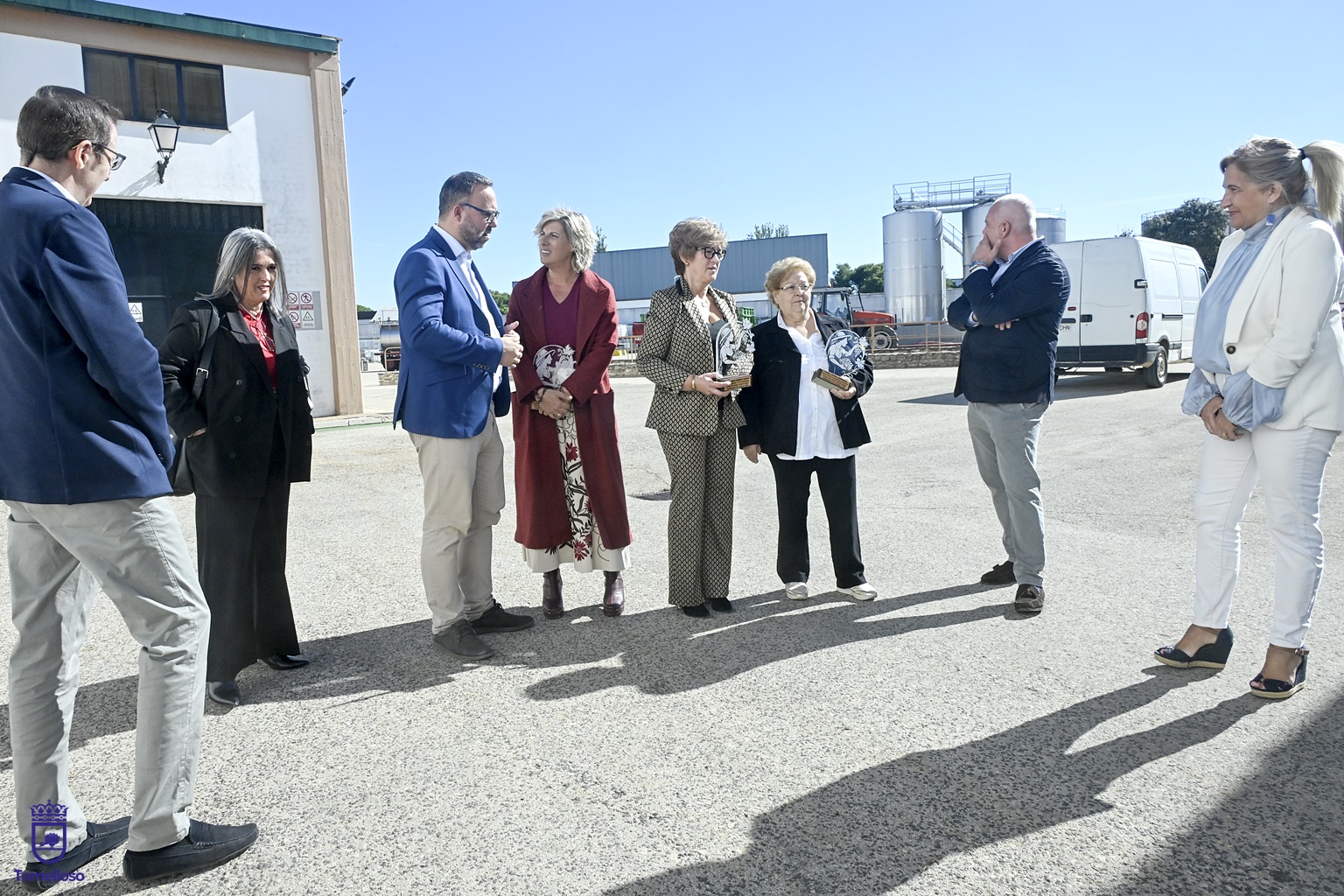 Javier Navarro, en el centro, con las homenajadas durante este jornada de ASAJA