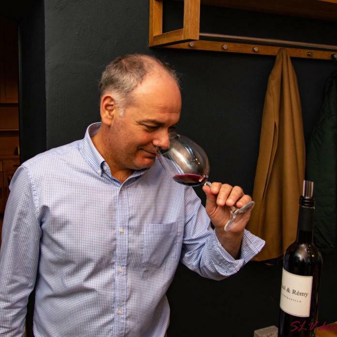 Entrevista a Christophe Chapillon, fundador de Les Amis Wine Bar: un rincón internacional del vino en Zaragoza