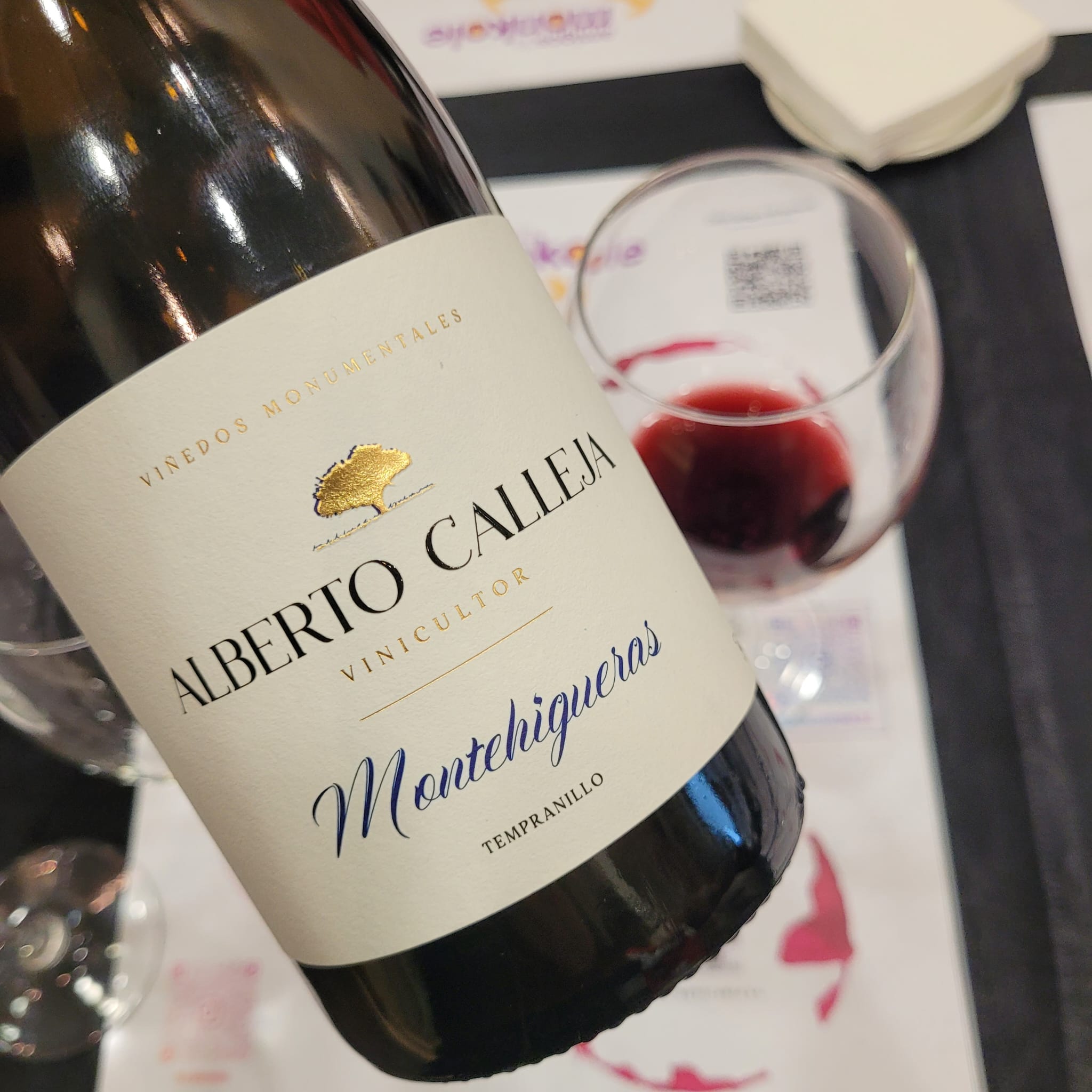 Vino tinto de Alberto Calleja en la cata de vinos Amigos de Monkole