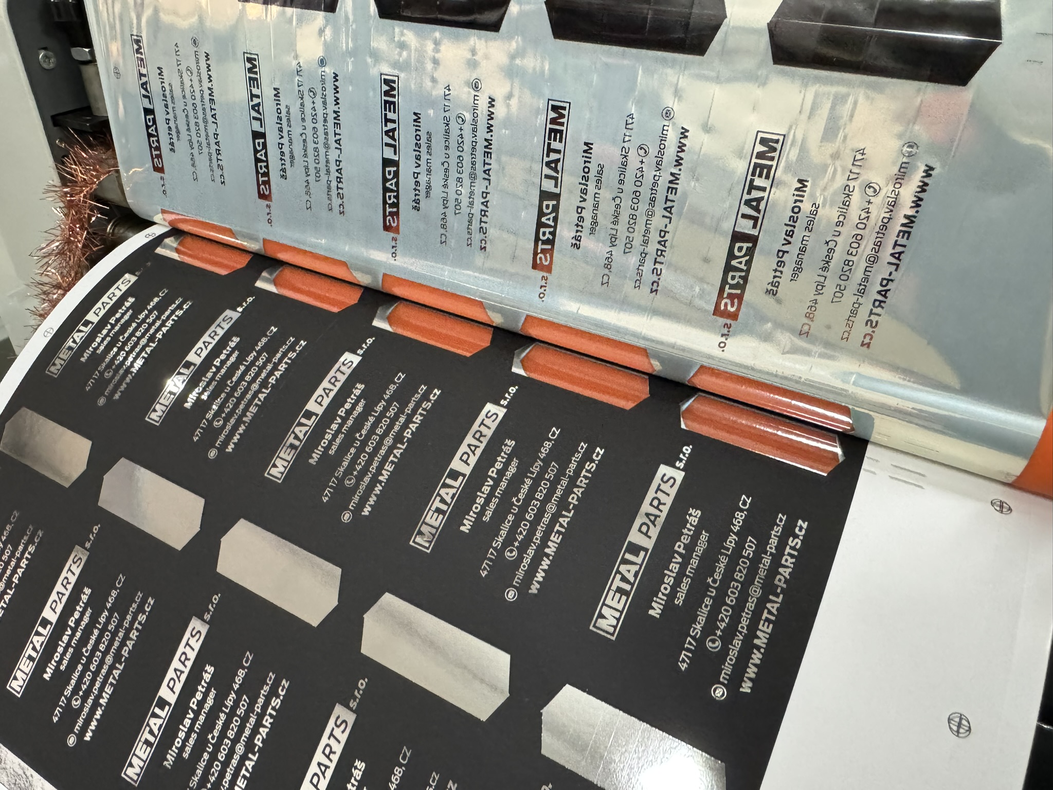 Metalická ražba stříbrná na vizitky