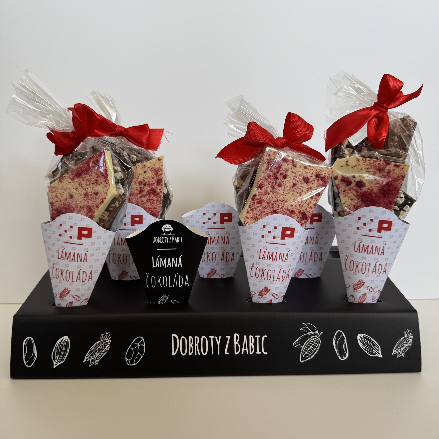 kartonový stojan na čokoládu