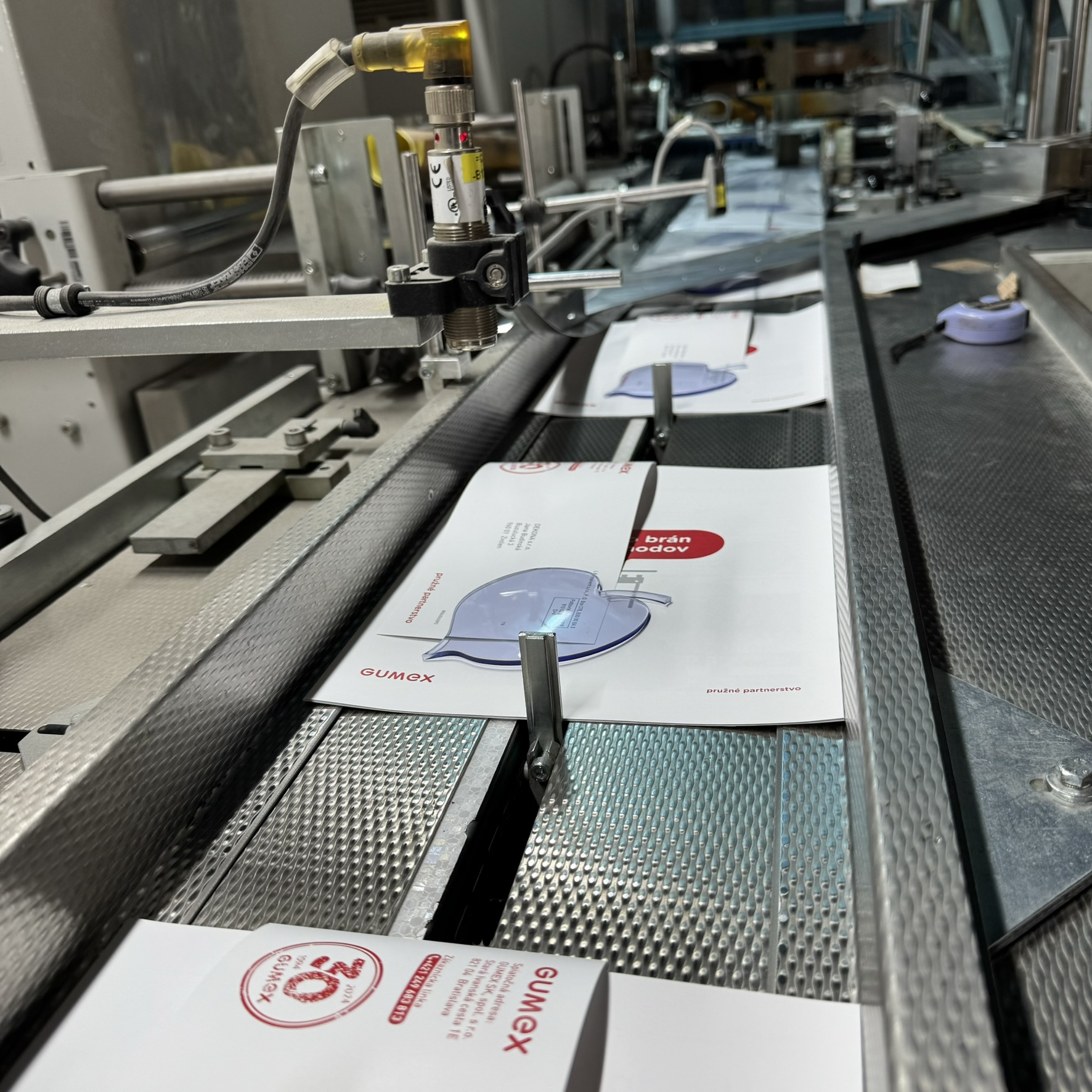 metalické samolepky