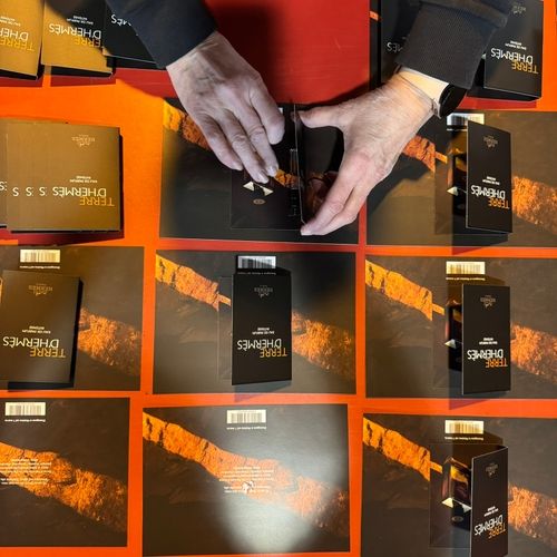 ruční kompletace a lepení vzorků