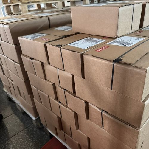 ruční kompletace balíků