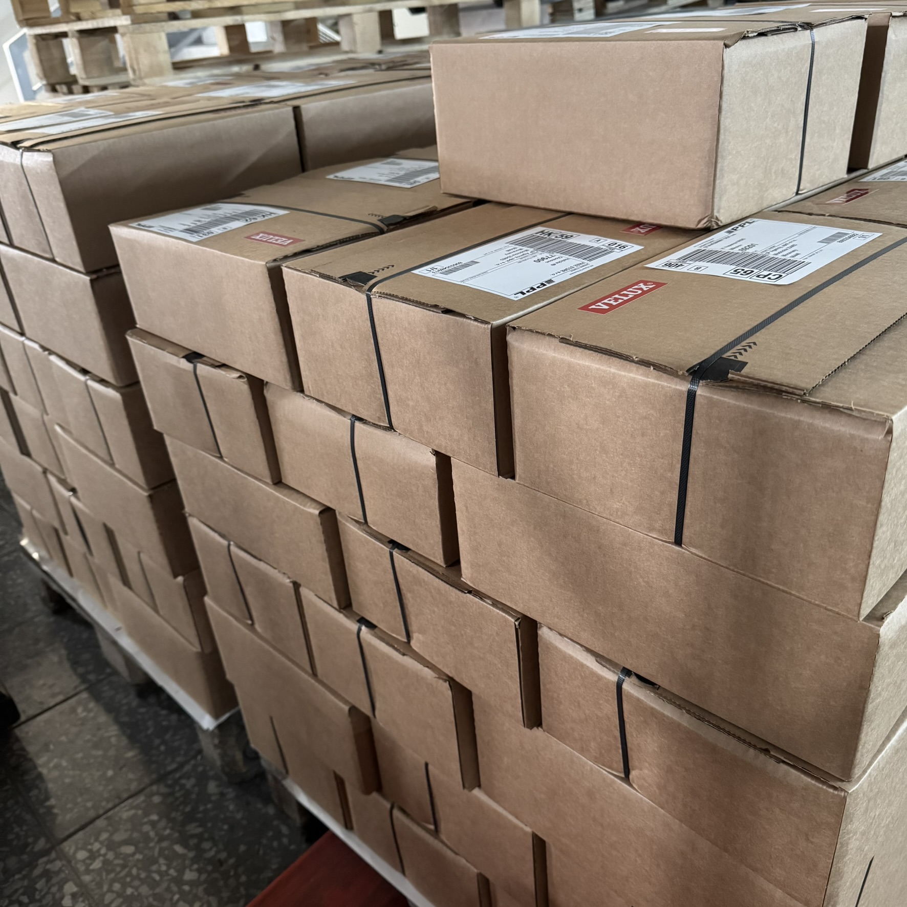 ruční kompletace balíků