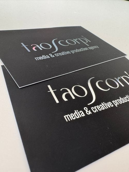 Metalická ražba stříbrná na vizitce