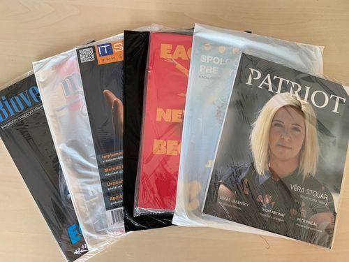 foliování časopisů a katalogů do průhledné, poloprůhledné nebo černé folie