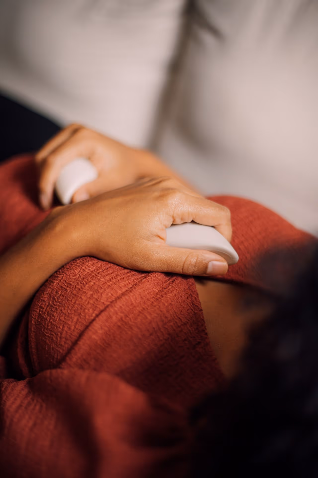 Glimp pebble- handheld smart breathing coach