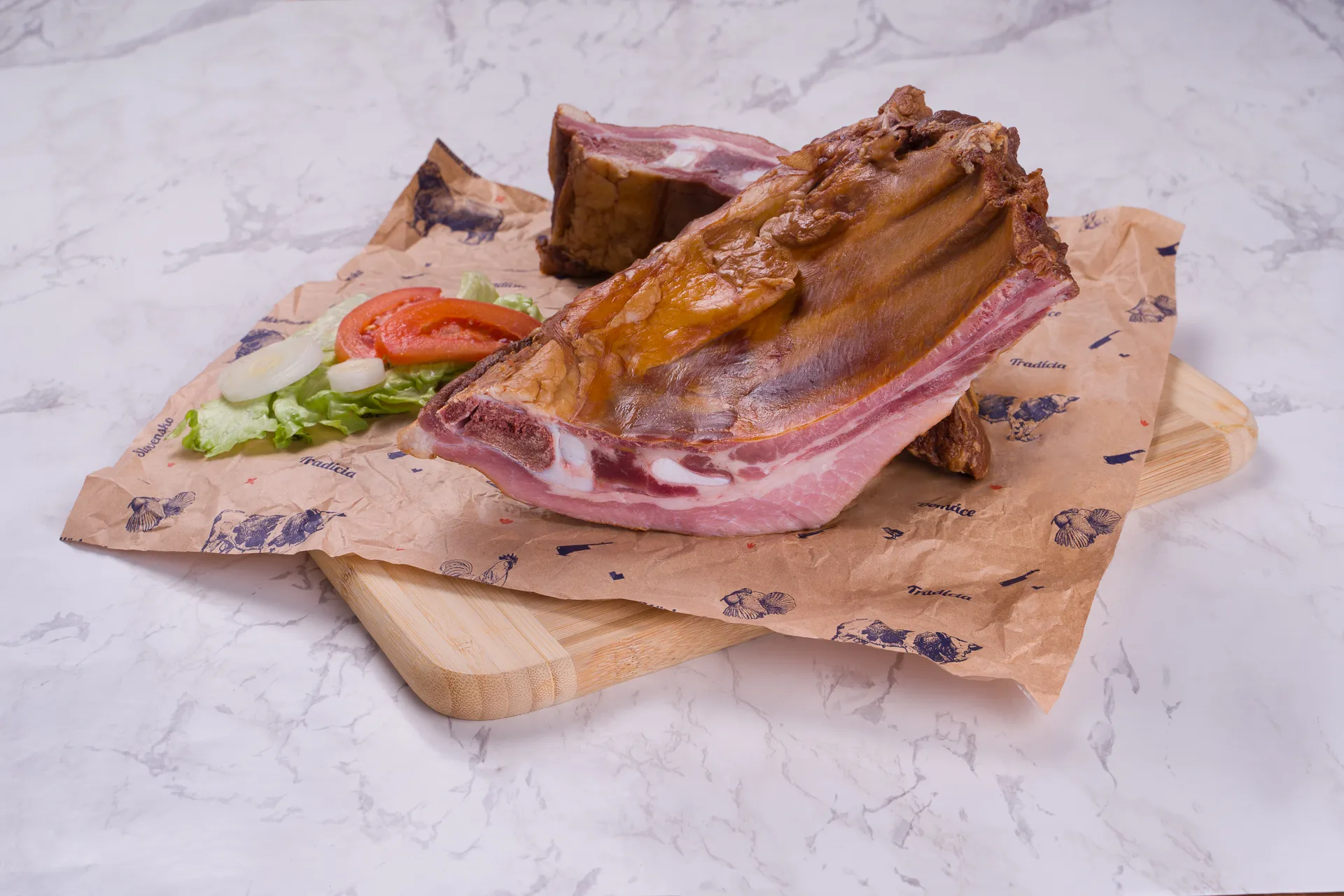 Údený bravčový bok s kosťou -špice