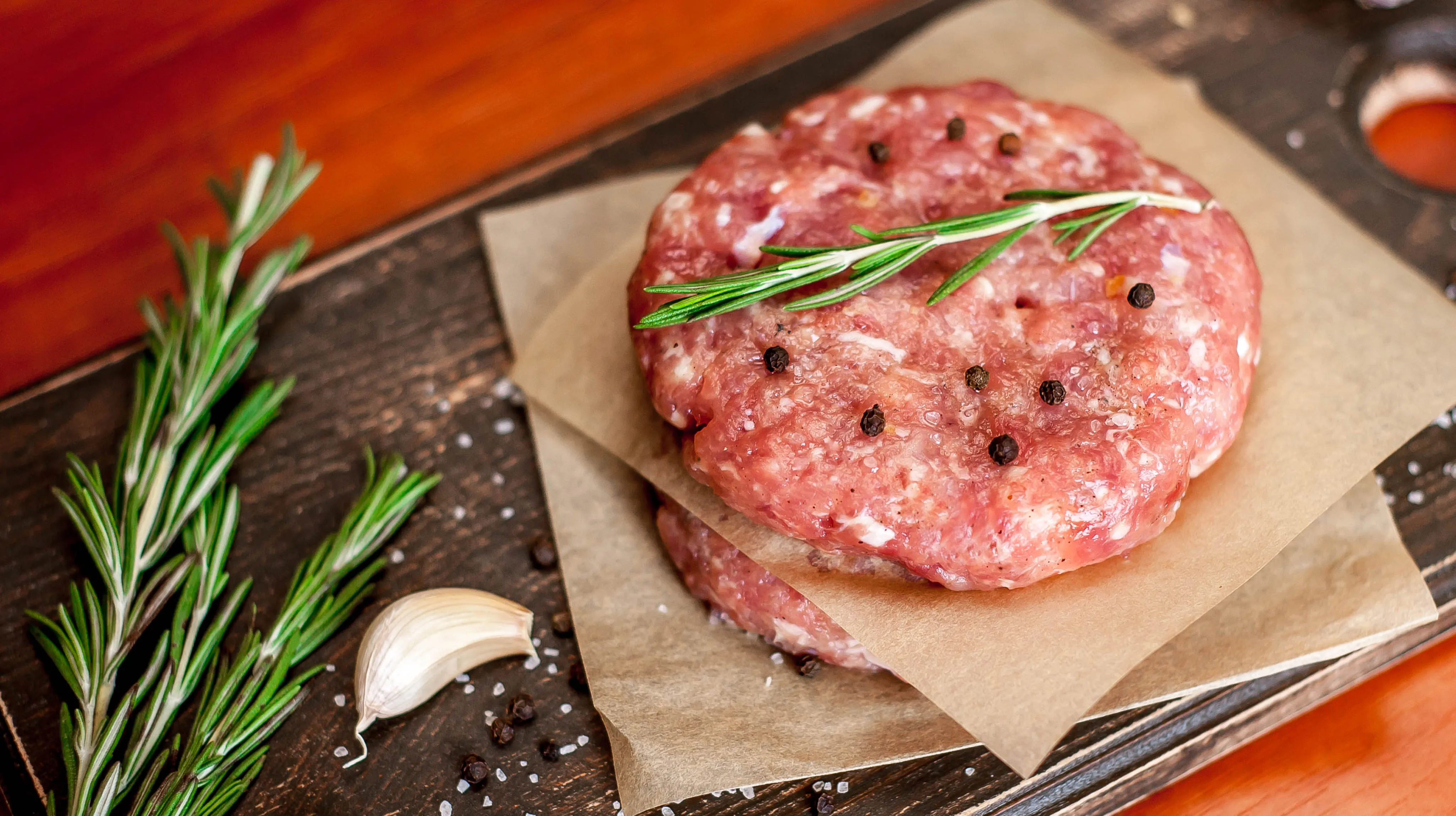 Ako ochutiť mäso na hamburger: jednoduché triky