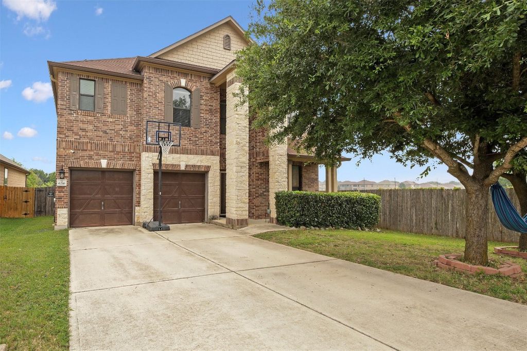 Southpark Meadows neighborhood in Central Texas