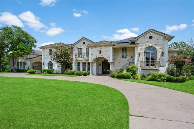 Travis Country TX neighborhood amenities and surroundings