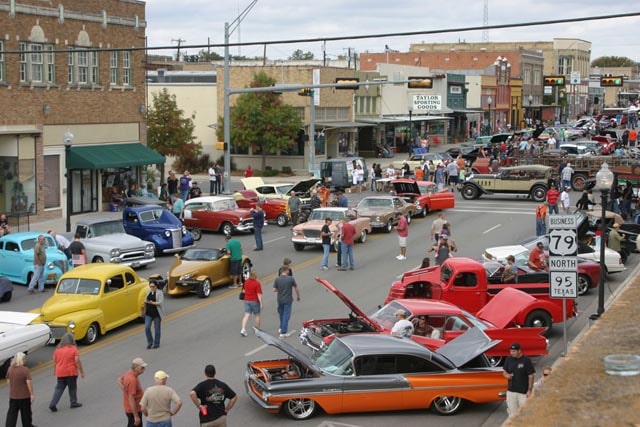 Properties and scenery in Taylor Texas