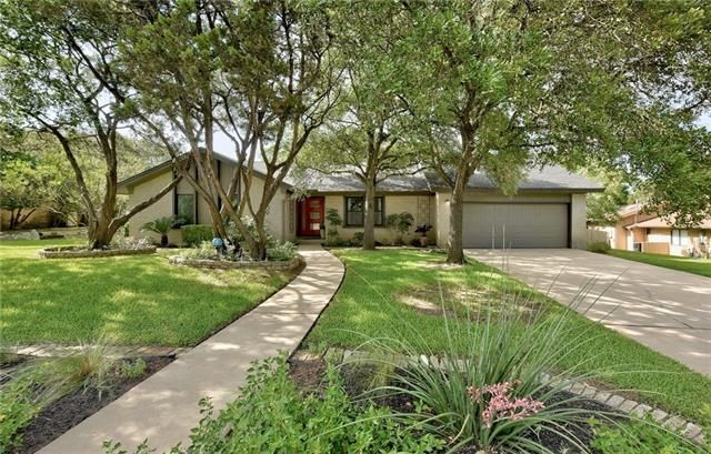 Homes and streets in Lost Creek TX