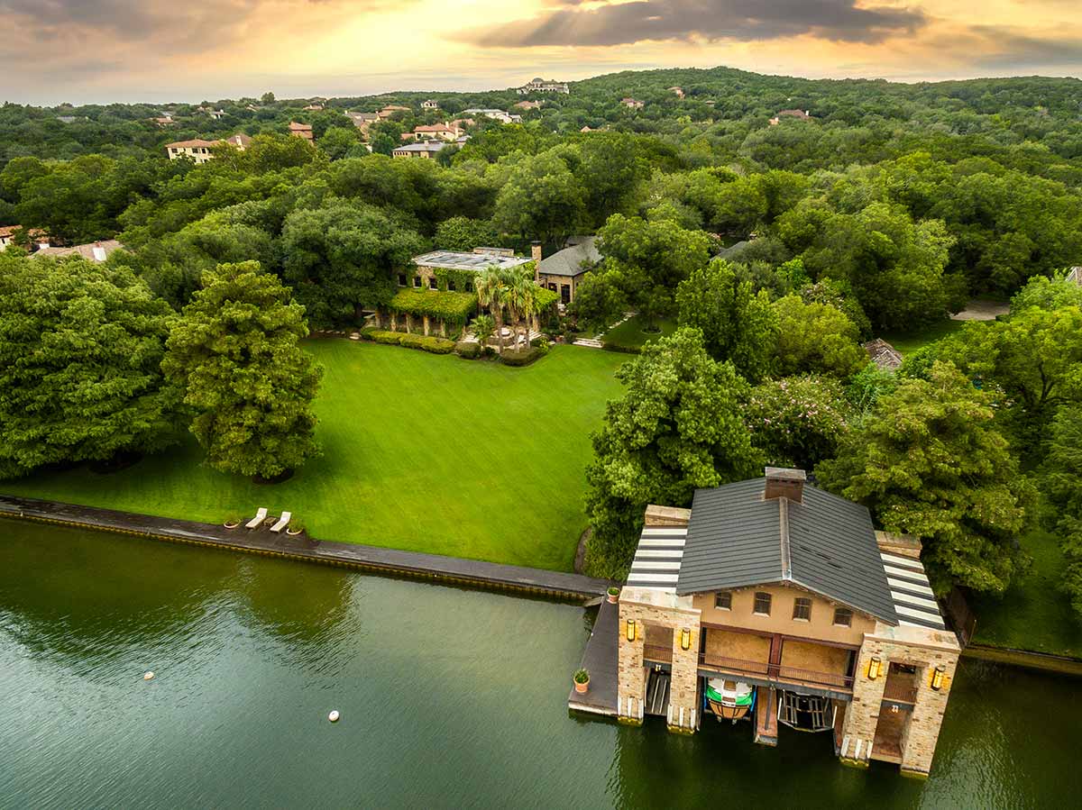 Lake Austin community and local scenery