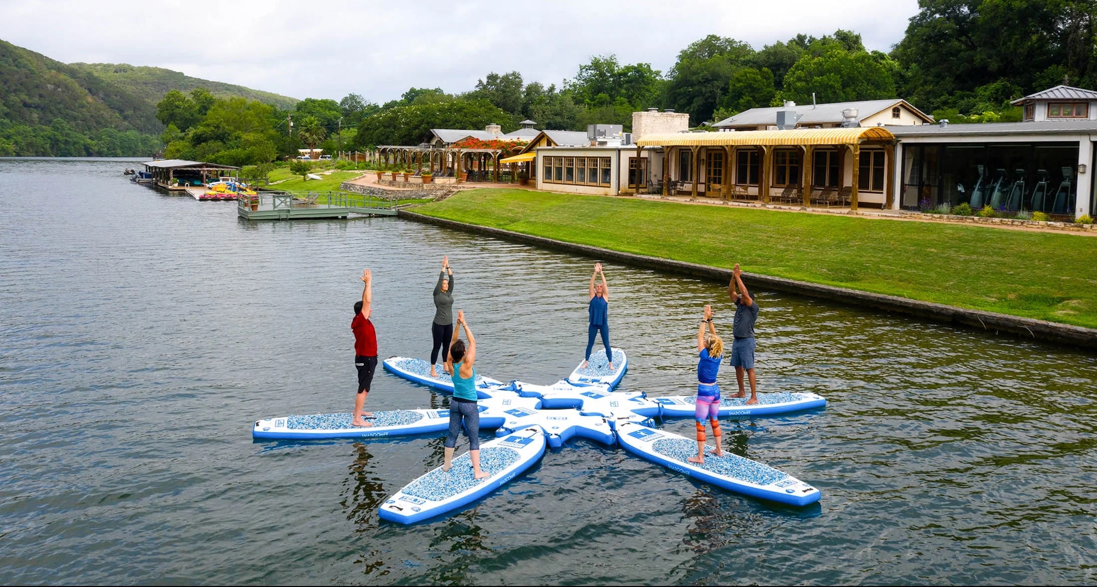 Lake Austin TX neighborhood amenities and surroundings