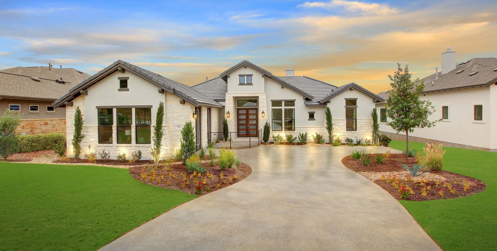 Lakeway community and local scenery